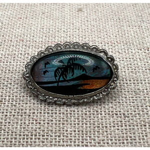 Vintage Butterfly Wing‎ Brooch Tropical Scene Oval Pin Silver Tone